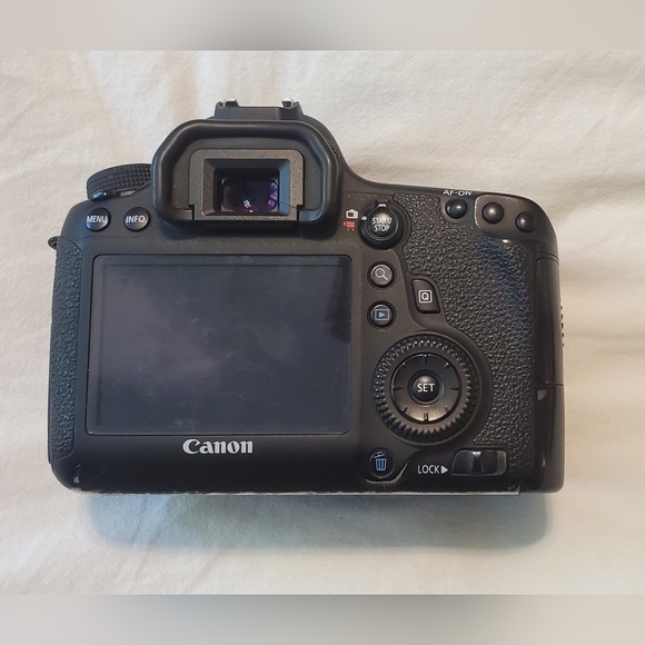 Canon EOS 6D Full Frame Body Only - Picture 3 of 7